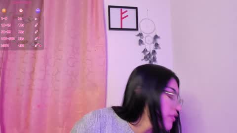 Snapshot of _strawberrycream chatting on January 21, 10:30 pm Angela online show from January 21, 10:30 pm