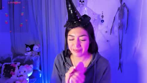 Snapshot of _strawberrycream chatting on October 21, 2:01 am Angela online show from October 21, 2:01 am