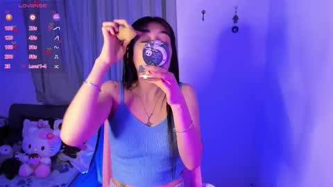Snapshot of _strawberrycream chatting on November 16, 10:37 pm Angela online show from November 16, 10:37 pm