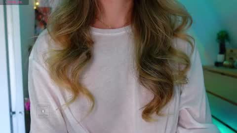 Snapshot of _sweetcams_ chatting on June 17, 6:05 am Dasha online show from June 17, 6:05 am