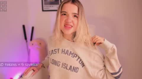 _tammarra_ online show from March 16, 8:46 pm