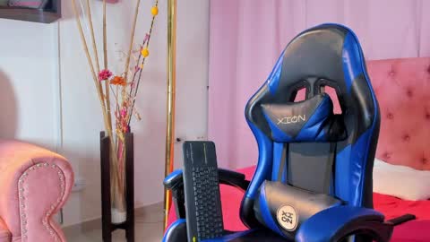 Taylor online show from April 3, 8:40 pm