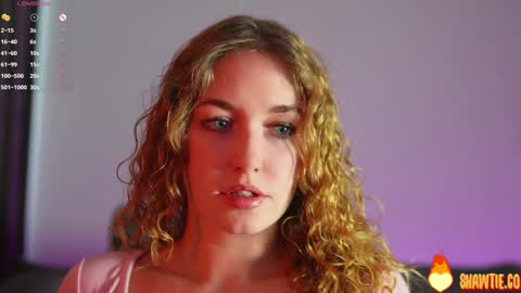 Snapshot of _taylor_swift chatting on October 15, 3:17 am Taylor online show from October 15, 3:17 am