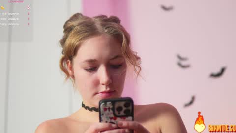 Snapshot of _taylor_swift chatting on November 5, 6:13 am Taylor online show from November 5, 6:13 am