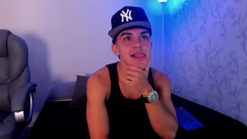 _taylorblack online show from December 18, 11:38 am