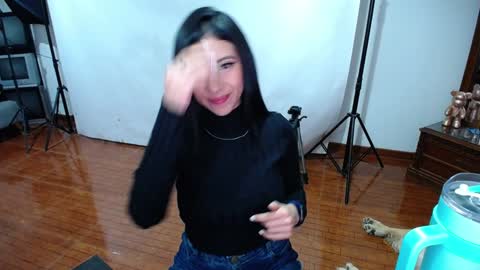 Snapshot of _the_dark_side_of_the_moon_ chatting on January 8, 4:23 am _the_dark_side_of_the_moon_ online show from January 8, 4:23 am