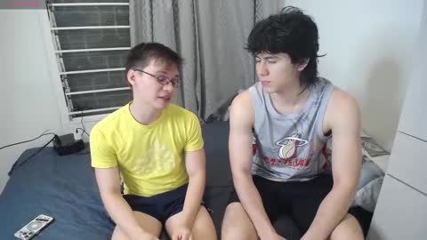 Snapshot of _the_neighbors chatting on February 21, 1:22 am Scot y Patrick online show from February 21, 1:22 am