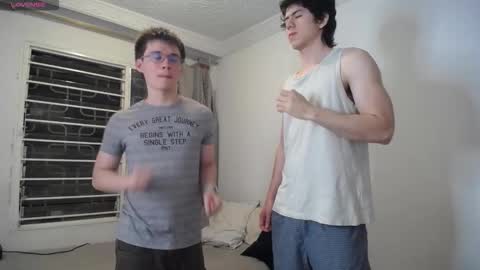 Snapshot of _the_neighbors chatting on November 10, 1:15 am Scot y Patrick online show from November 10, 1:15 am