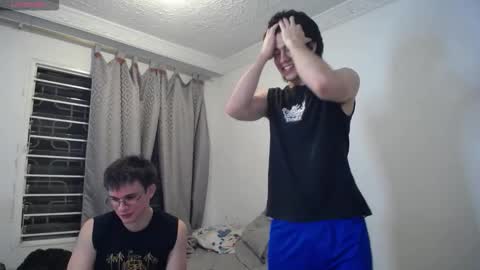 Snapshot of _the_neighbors chatting on November 23, 11:37 pm Scot y Patrick online show from November 23, 11:37 pm