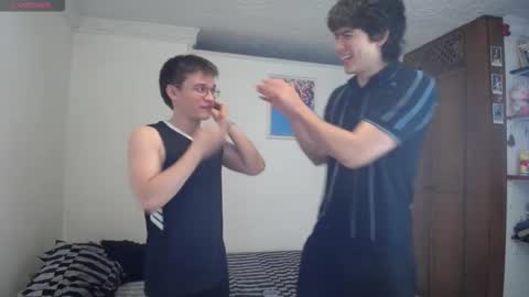 Snapshot of _the_neighbors chatting on November 26, 1:28 am Scot y Patrick online show from November 26, 1:28 am