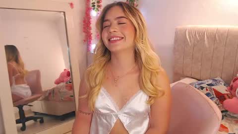 _tiffany1 online show from April 13, 11:32 pm