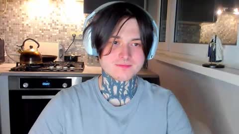 _torfin_ online show from February 13, 11:01 pm