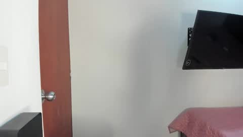 Snapshot of _valentina_69 chatting on February 12, 11:33 pm _valentina_69 online show from February 12, 11:33 pm