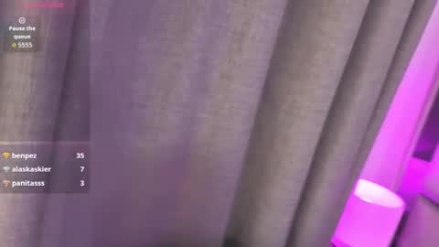 _valeria_saenz_ online show from January 14, 8:31 am