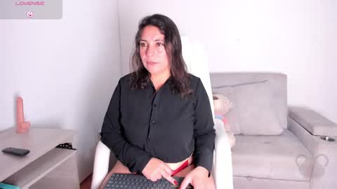 Snapshot of _vanebrown87 chatting on March 8, 9:50 am vanesa online show from March 8, 9:50 am