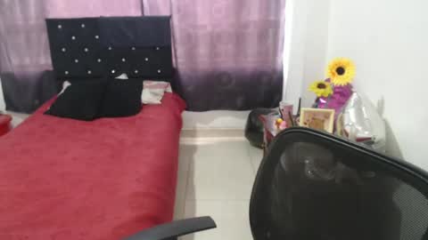 QUEEN online show from June 16, 3:58 pm