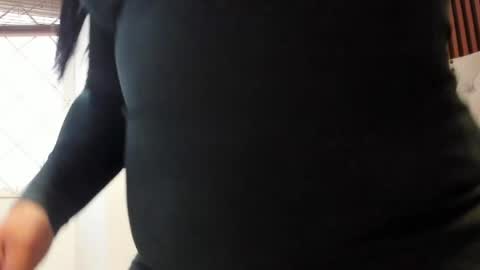 _victorialee online show from April 17, 11:46 am