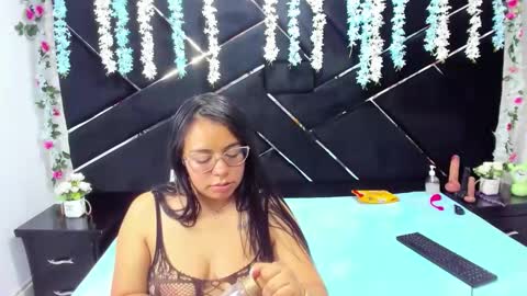 _violeta18_ online show from December 4, 4:00 am