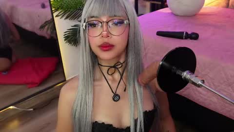 Snapshot of _viollettenoir_ chatting on June 8, 9:15 pm online show from June 8, 9:15 pm