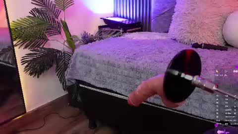 Snapshot of _viollettenoir_ chatting on June 12, 8:52 pm online show from June 12, 8:52 pm