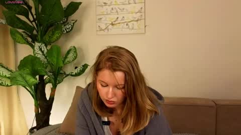 _watchmesmile_ online show from April 18, 6:06 am