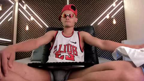 Snapshot of _white_fox_ chatting on February 14, 3:33 am white fox online show from February 14, 3:33 am