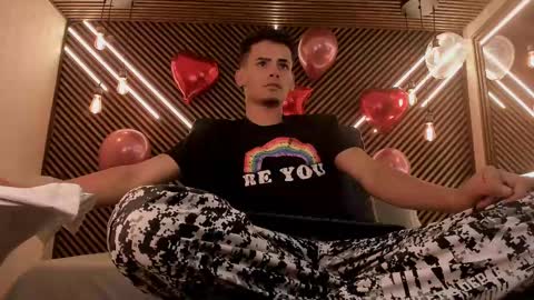 Snapshot of _white_fox_ chatting on February 18, 3:31 am white fox online show from February 18, 3:31 am