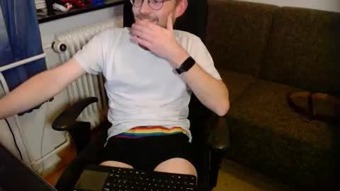 Snapshot of _whoisthatguy_ chatting on November 4, 6:18 pm _whoisthatguy_ online show from November 4, 6:18 pm