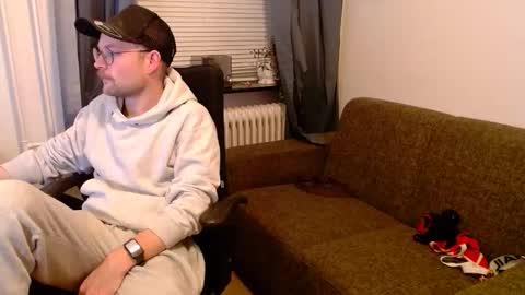 Snapshot of _whoisthatguy_ chatting on December 20, 3:41 pm _whoisthatguy_ online show from December 20, 3:41 pm