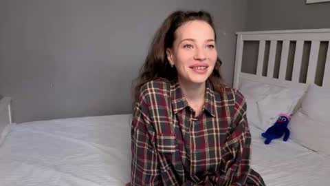 _wild_beauty_ online show from November 7, 5:29 am