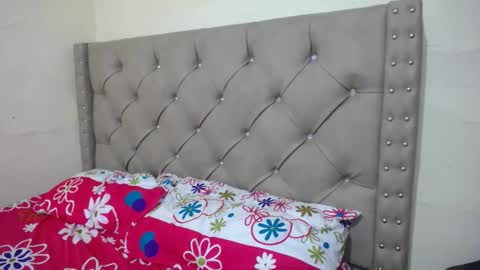 Snapshot of _xnicolle chatting on December 9, 7:39 pm Nicolle online show from December 9, 7:39 pm