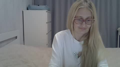 _xsharonx_ online show from January 11, 5:51 pm