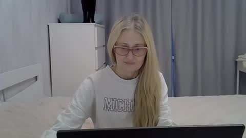 _xsharonx_ online show from February 2, 2:02 pm