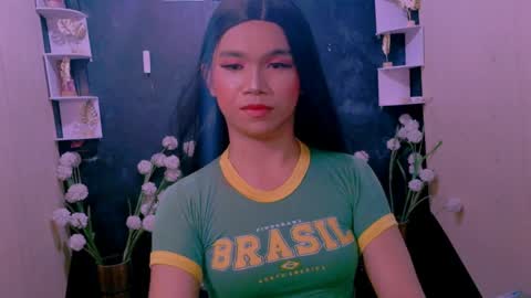 _xxlilly online show from April 7, 10:26 am