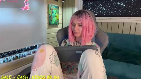 Snapshot of _yoursecretcrush_ chatting on February 19, 1:29 pm YourSecretCrush online show from February 19, 1:29 pm