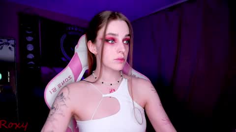 Snapshot of _yourwetdreams_ chatting on February 16, 9:59 pm Roxy online show from February 16, 9:59 pm