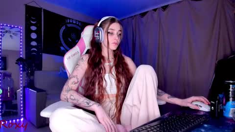 Snapshot of _yourwetdreams_ chatting on February 25, 2:36 am Roxy online show from February 25, 2:36 am