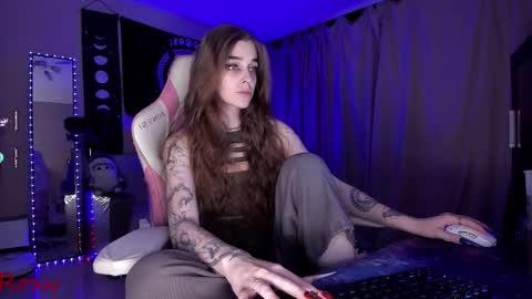 Snapshot of _yourwetdreams_ chatting on October 2, 11:01 pm Roxy online show from October 2, 11:01 pm