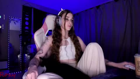 Snapshot of _yourwetdreams_ chatting on October 21, 10:32 pm Roxy online show from October 21, 10:32 pm