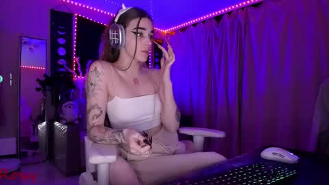 Snapshot of _yourwetdreams_ chatting on December 3, 9:46 pm Roxy online show from December 3, 9:46 pm