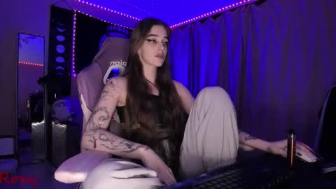 Roxy online show from February 13, 6:15 pm