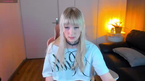 Snapshot of _yummi_ chatting on April 3, 6:50 pm Emy online show from April 3, 6:50 pm