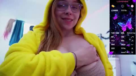 Snapshot of _yummy_girl_ chatting on November 30, 9:24 am Polly online show from November 30, 9:24 am