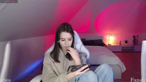 Nicole  Thomas  Dave online show from December 3, 2:16 pm