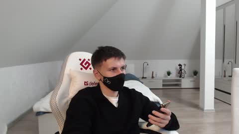 Nicole  Thomas  Dave online show from December 5, 5:17 pm