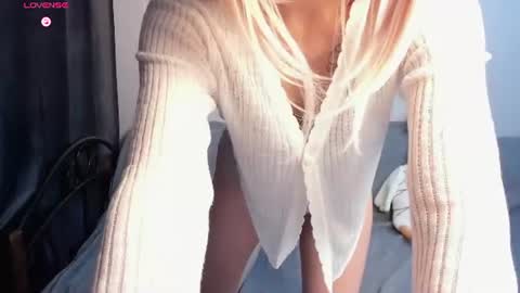 Snapshot of _yuriko chatting on July 19, 8:23 pm Mia online show from July 19, 8:23 pm