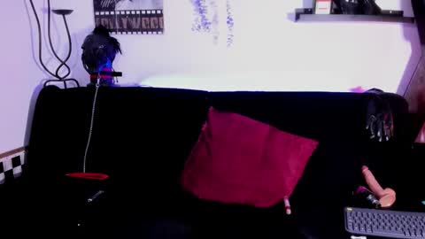 ZARA online show from April 21, 10:43 am