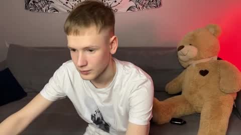 Kris Michael online show from April 1, 8:06 pm