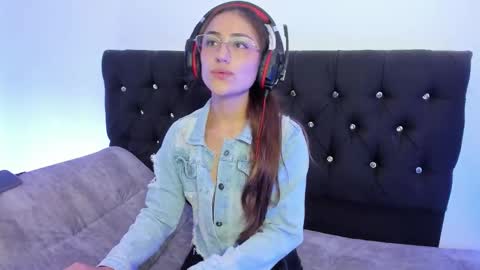 Snapshot of a_sexy_couple__ chatting on November 18, 7:18 pm A Sexy Couple online show from November 18, 7:18 pm