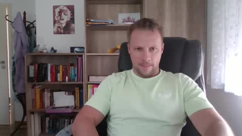 Snapshot of aaaandzzz chatting on November 18, 11:25 am Long distance cumshot online show from November 18, 11:25 am